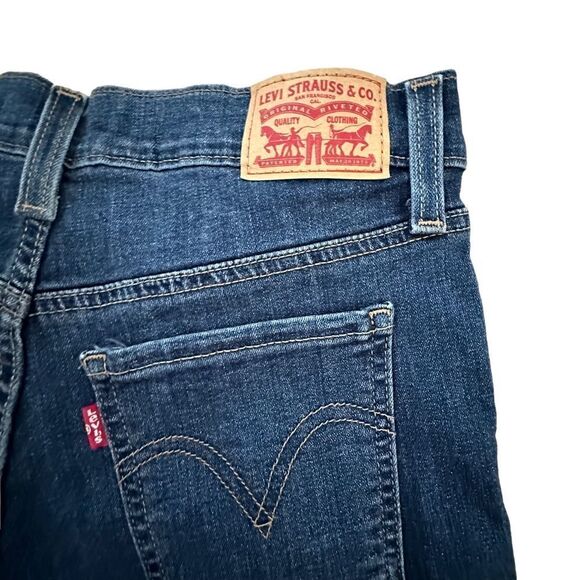 Levi’s ~ Women’s Mid Length Denim Shorts ~ size 28 ~ 5 pocket ~ rolled hem - Picture 4 of 9